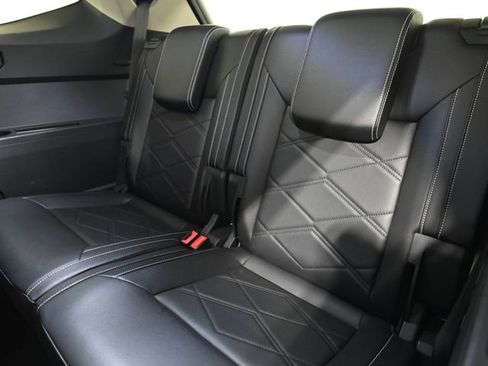 Used 2025 Volkswagen Atlas SE AWD/4WD image 9