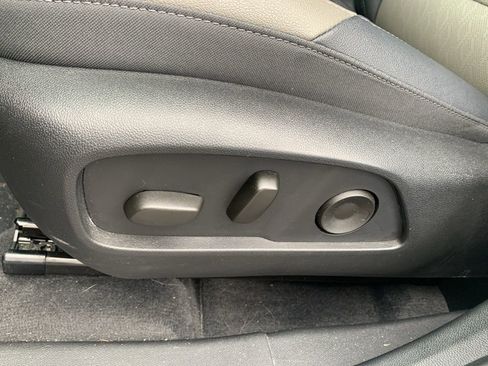 Used 2025 Chevrolet Equinox LT w/ Convenience Package II image 17