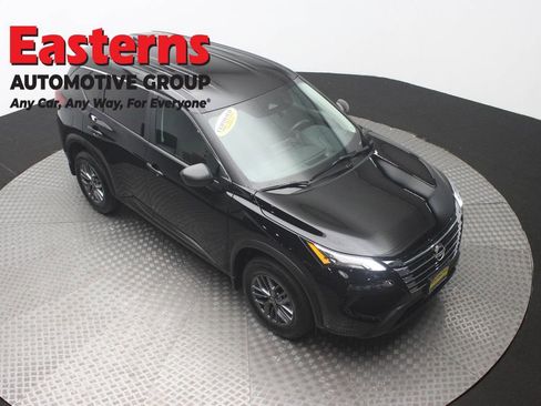 Used 2024 Nissan Rogue S AWD/4WD image 3