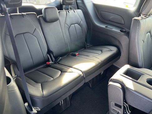 New 2026 Chrysler Pacifica Select image 13
