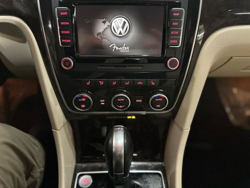 Used 2015 Volkswagen Passat 3.6 SEL Premium image 22