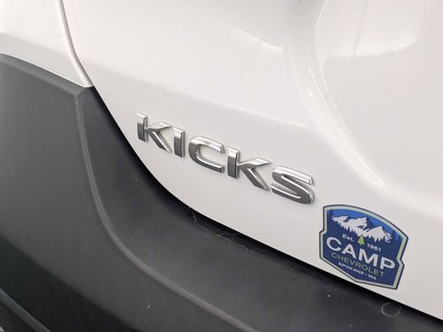 Used 2018 Nissan Kicks S image 12