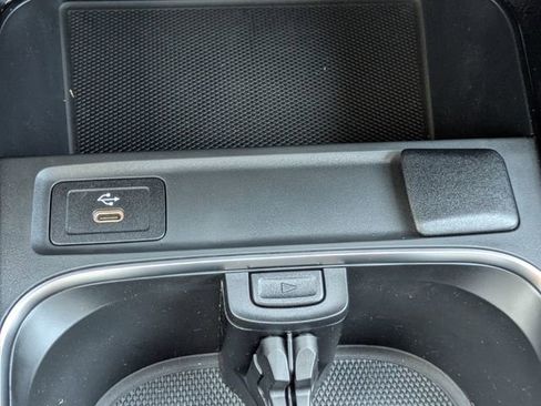 New 2025 Mercedes-Benz GLB 250 image 25