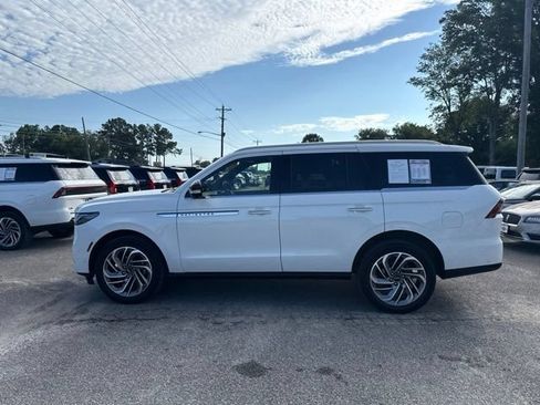 Used 2025 Lincoln Navigator Reserve AWD/4WD image 1