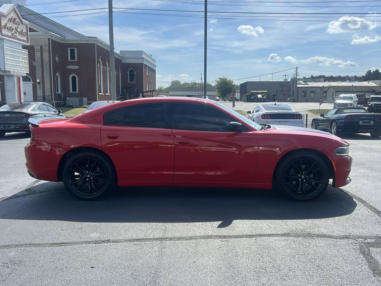 Used 2018 Dodge Charger SXT w/ Blacktop Package RWD image 4