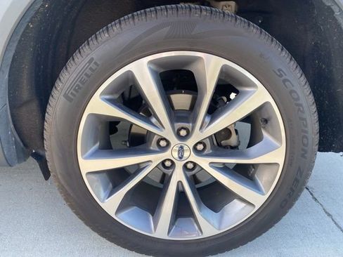 Used 2025 Ford Explorer Platinum w/ Ultimate Package image 11