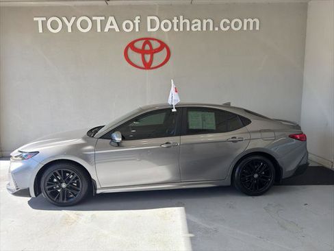 Certified 2025 Toyota Camry SE image 1