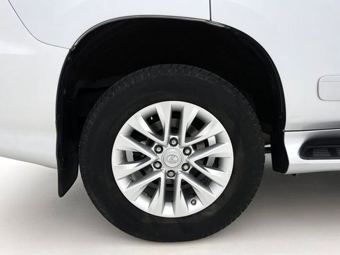 Used 2019 Lexus GX 460 image 35