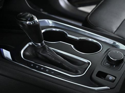 Used 2018 Chevrolet Traverse Premier image 19