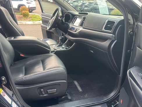 Used 2019 Toyota Highlander Limited AWD/4WD image 11