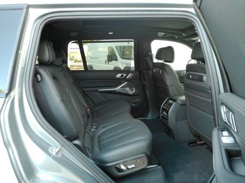 Used 2023 BMW X7 xDrive40i w/ M Sport Package AWD/4WD image 32
