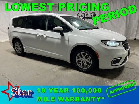 Used 2023 Chrysler Pacifica Touring-L FWD image 1
