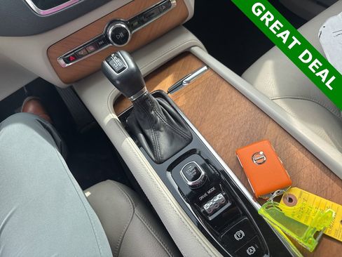 Used 2021 Volvo XC90 T6 Momentum w/ Advanced Package image 30