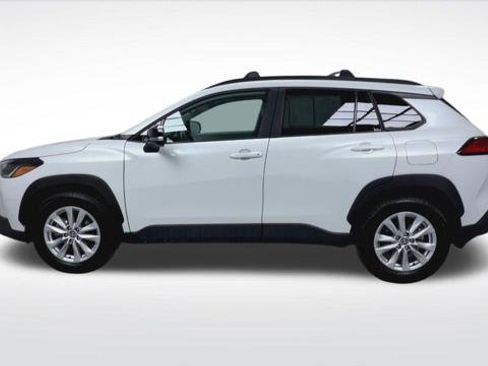 Certified 2025 Toyota Corolla Cross LE w/ Moonroof Package AWD/4WD image 21