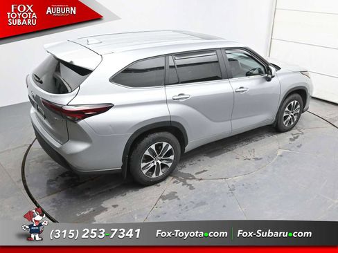 Used 2024 Toyota Highlander XLE image 26