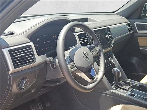 Used 2022 Volkswagen Atlas Cross Sport SE FWD image 10