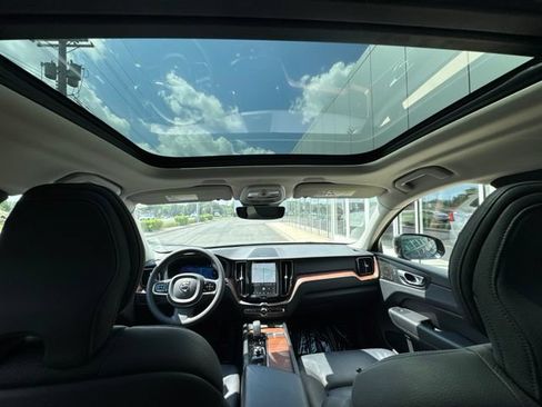 Certified 2024 Volvo XC60 B5 Plus w/ Protection Package Premier AWD/4WD image 17