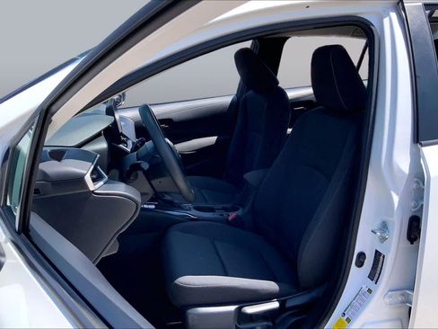 Used 2025 Toyota Corolla LE FWD image 8