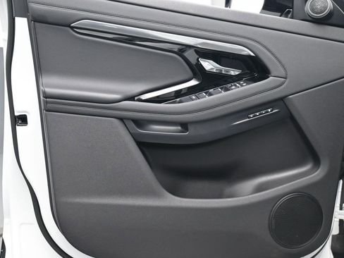 Used 2023 Land Rover Range Rover Evoque R-Dynamic SE image 9