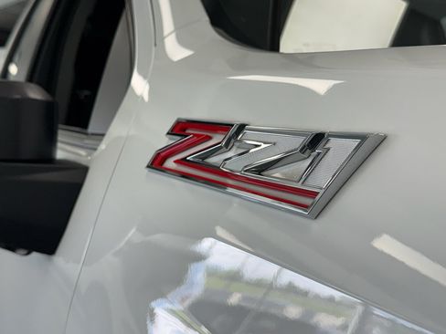 Used 2025 Chevrolet Silverado 2500 LT w/ Convenience Package image 39