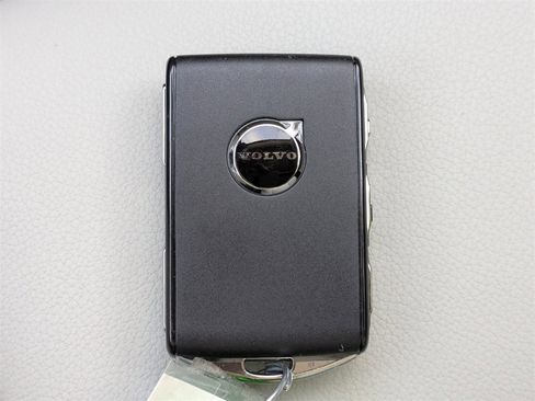 New 2026 Volvo XC40 B5 Plus w/ Protection Package Premier image 32