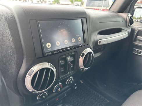 Used 2015 Jeep Wrangler Unlimited Sahara w/ Connectivity Group AWD/4WD image 25