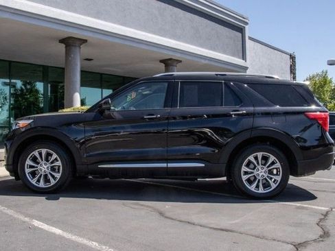 Used 2023 Ford Explorer Limited w/ Equipment Group 301A image 4