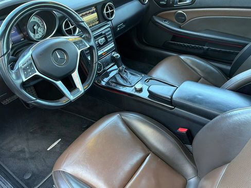 Used 2015 Mercedes-Benz SLK 250 w/ Premium Package image 10