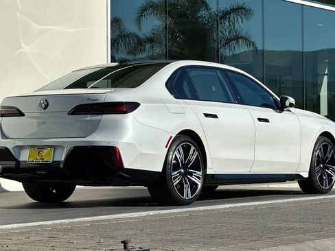 Used 2023 BMW 740i image 3