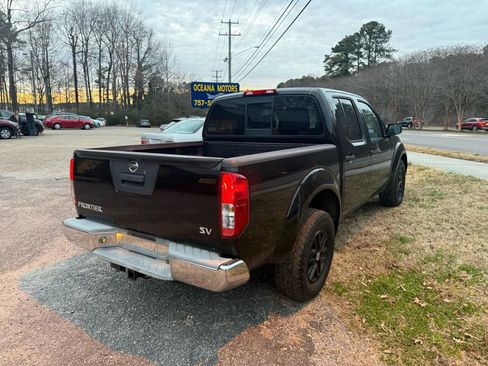 Used 2016 Nissan Frontier SV image 6