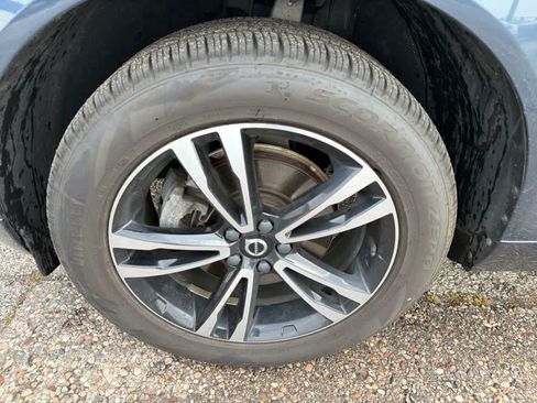 Used 2021 Volvo XC60 T5 Momentum AWD/4WD image 9