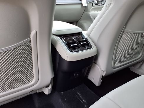 New 2026 Volvo XC90 B6 Ultra w/ Lounge Package AWD/4WD image 17