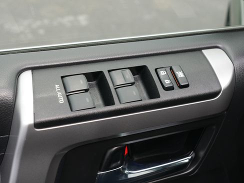 Used 2022 Toyota 4Runner Limited AWD/4WD image 19