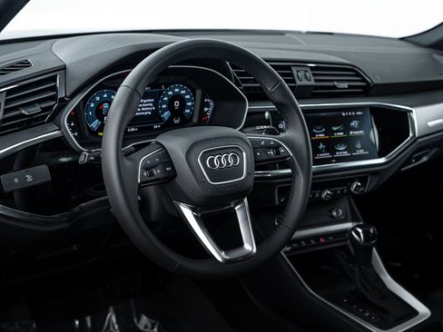 New 2025 Audi Q3 2.0T Premium image 9