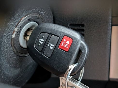 Used 2022 Toyota Tacoma SR image 18