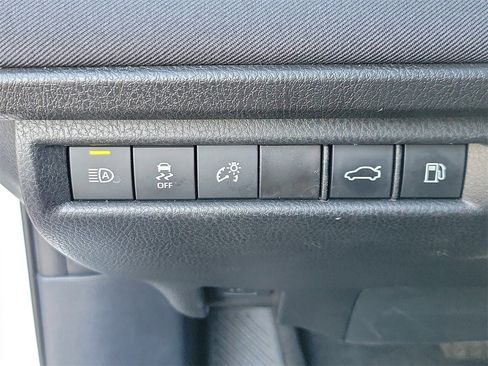 Used 2025 Toyota Camry LE image 32