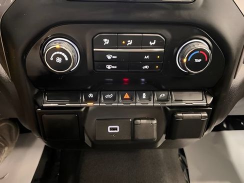 Used 2020 Chevrolet Silverado 1500 Custom w/ Custom Value Package AWD/4WD image 19