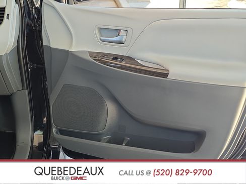 Used 2020 Toyota Sienna XLE w/ XLE Navigation Package FWD image 30