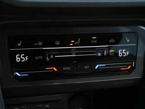 Certified 2023 Volkswagen Tiguan SE R-Line image 23