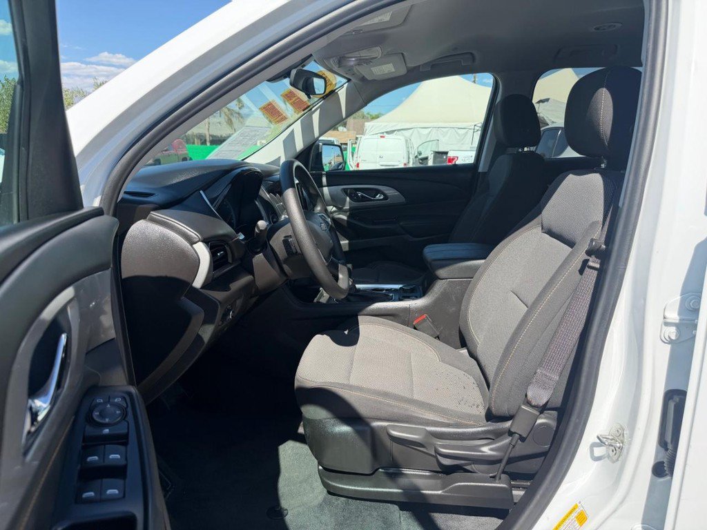 Used 2021 Chevrolet Traverse LS FWD image 17