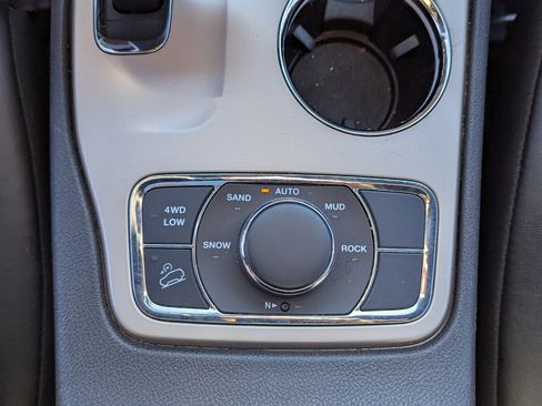 Used 2014 Jeep Grand Cherokee Limited w/ Trailer Tow Group IV image 28