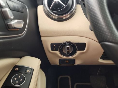 Used 2018 Mercedes-Benz GLA 250 4MATIC image 20