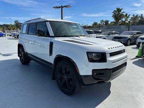 Used 2025 Land Rover Defender 110 X-Dynamic SE image 5