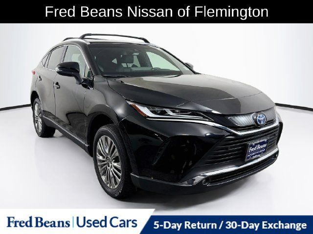Used 2024 Toyota Venza XLE AWD/4WD image 1