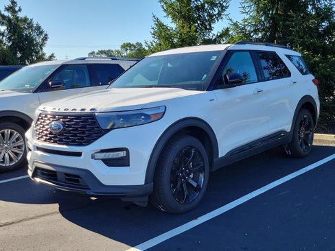 Used 2023 Ford Explorer ST-Line w/ Class IV Trailer Tow Package AWD/4WD image 1