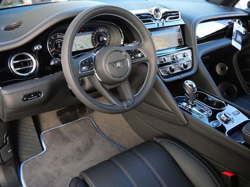 New 2025 Bentley Bentayga Extended Wheelbase image 2