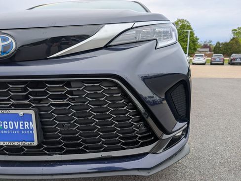 Used 2023 Toyota Sienna XSE w/ XSE Plus Package AWD/4WD image 11