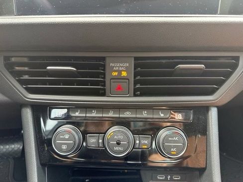 Used 2024 Volkswagen Jetta SEL FWD image 19