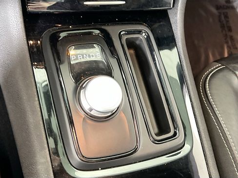 Used 2019 Chrysler 300 S image 16