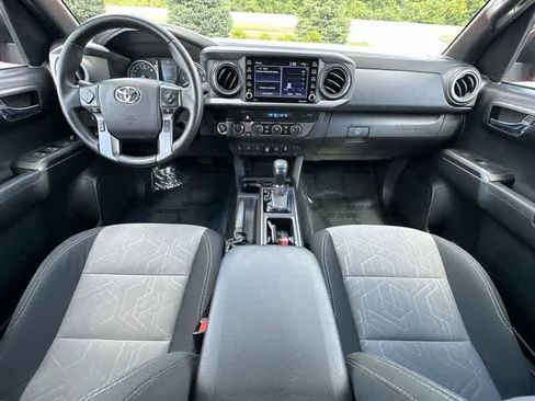 Used 2021 Toyota Tacoma TRD Off-Road w/ Technology Package AWD/4WD image 18